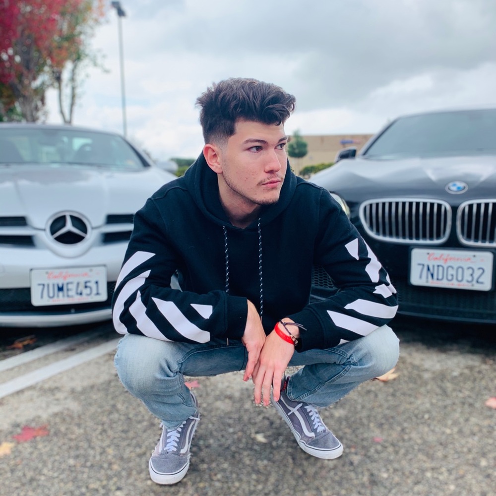 Meet your Posher, Evan.      Instagram: Evandaboss